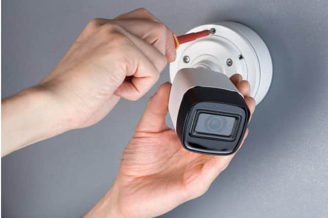 התקנת מצלמת אבטחה לעסק