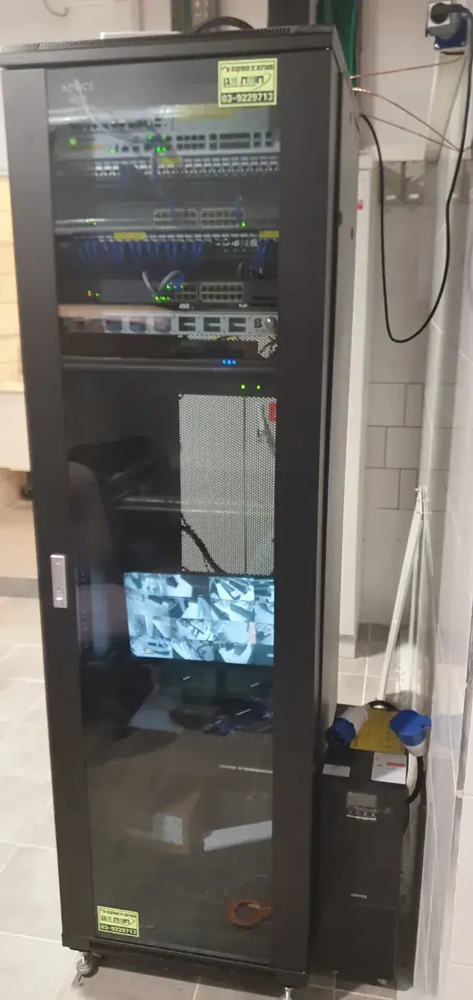 ארון תקשורת 42" גובה 2.02 מקצועי שחור גולד אדוויס